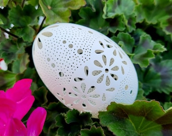Cáscara de huevo de ganso tallada a mano: escultura floral de filigrana, regalo de lujo