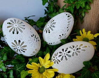 Escultura de cáscara de huevo de ganso tallada a mano – Arte floral de filigrana