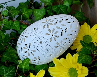 Escultura de cáscara de huevo de ganso tallada a mano – Arte floral de filigrana