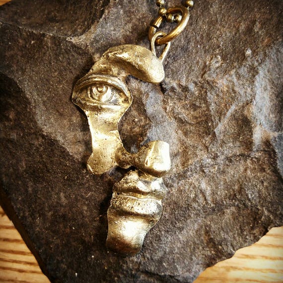 Bronze pendant// face pendant// man accessories// woman accessories// hand made
