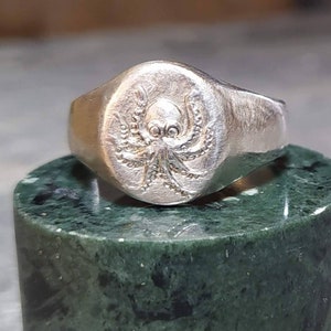 Ancient ring/Signet ring/greek and Roman ring/last wax tecnique/Hand made jewelry/Jewelry history/silver ring/octopus