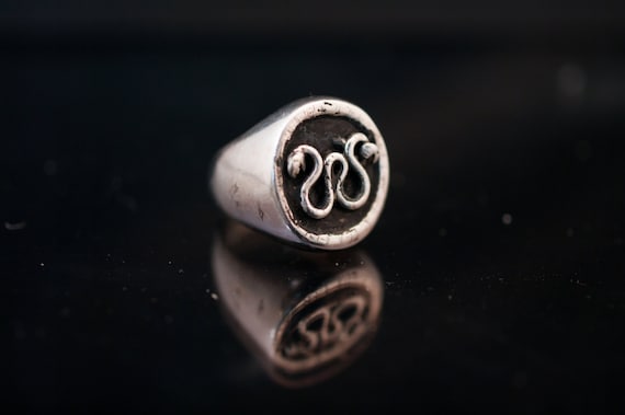 anello in argento// doppio serpente// fatto a mano// anello con sigillo