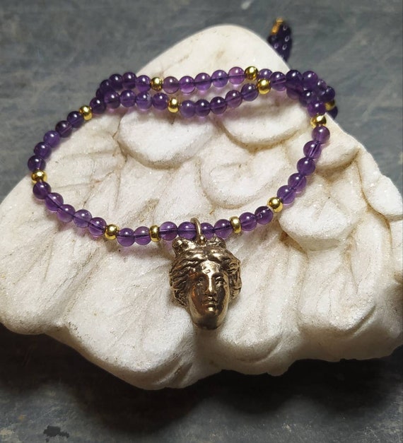 Necklace with elements of amethyst, gold plated silver and pendant. bronze pendant with the face of Diana, goddess of hunting.