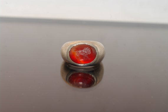 Silver ring // hand made// hand engraved// personalized ring// original ring // woman ring //carnelian ring// lion ring