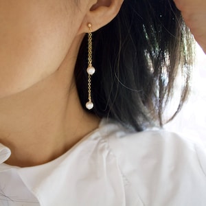 White Pearl Dangle Earrings//Double Pearl Drop Earrings//Two Pearl Drop Earrings//Pearl Earrings//Wedding Jewelry//Bridesmaid Gift//