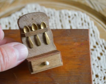 1970s New Old Stock Miniature Dollhouse Accessories Dollhouse Miniatures Vintage Dollhouse Clothes Pin Bag Guitar /& Yarn