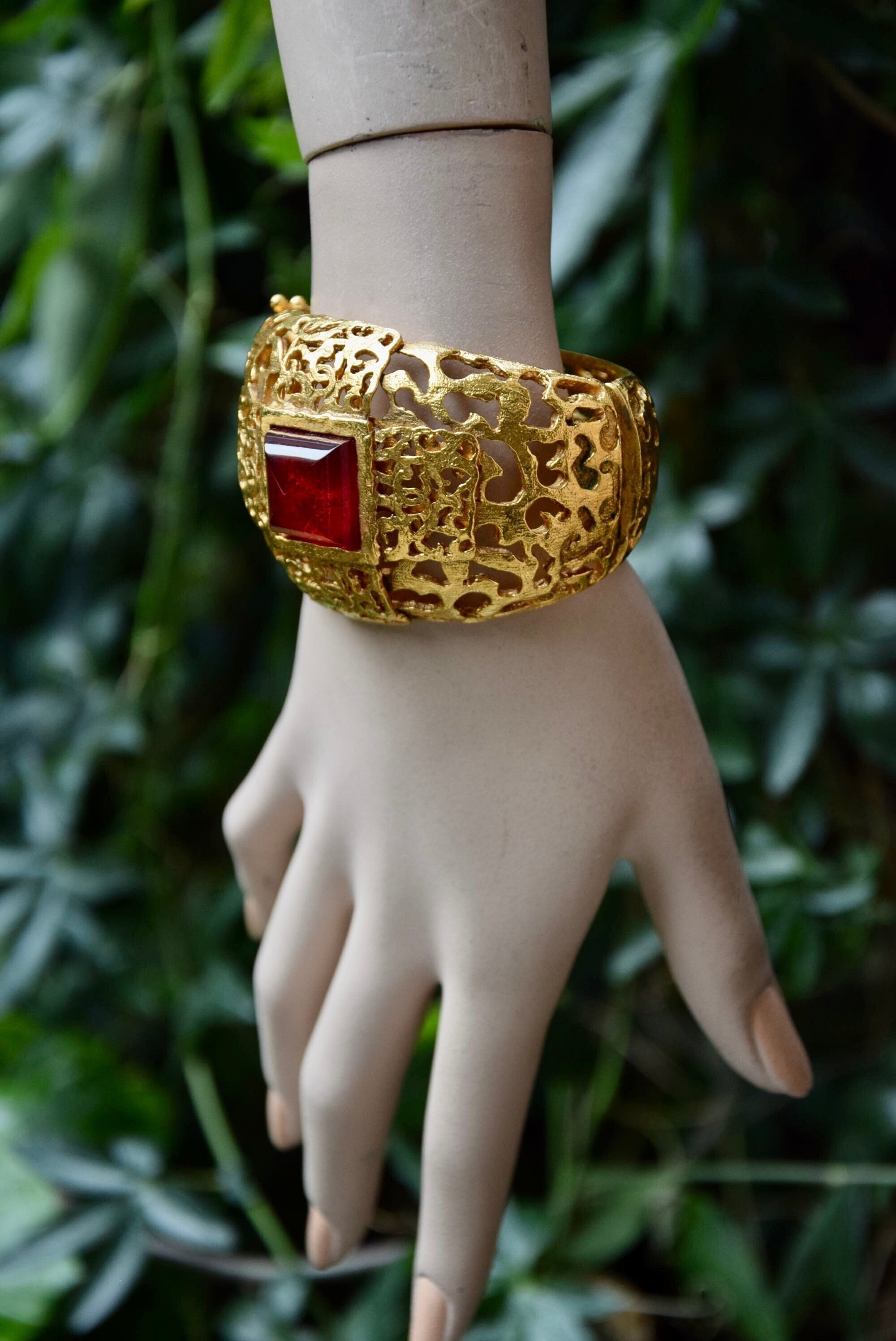 Chanel gold bracelet - Etsy 日本 Chanel gold bracelet - Etsy 日本