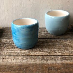 Deux Tasses à expresso en céramique faites à la main à bord épaix