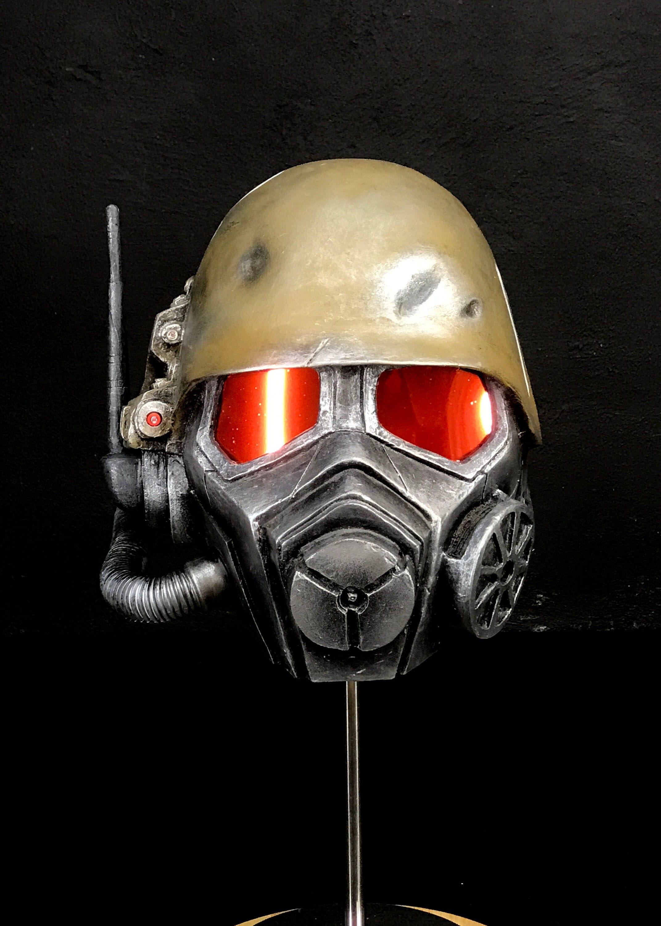 Fallout new vegas космический шлем. Шлем курьера fallout new vegas. Фоллаут нью вегас. Fallout new vegas шлем. Шлем рейнджера fallout new.