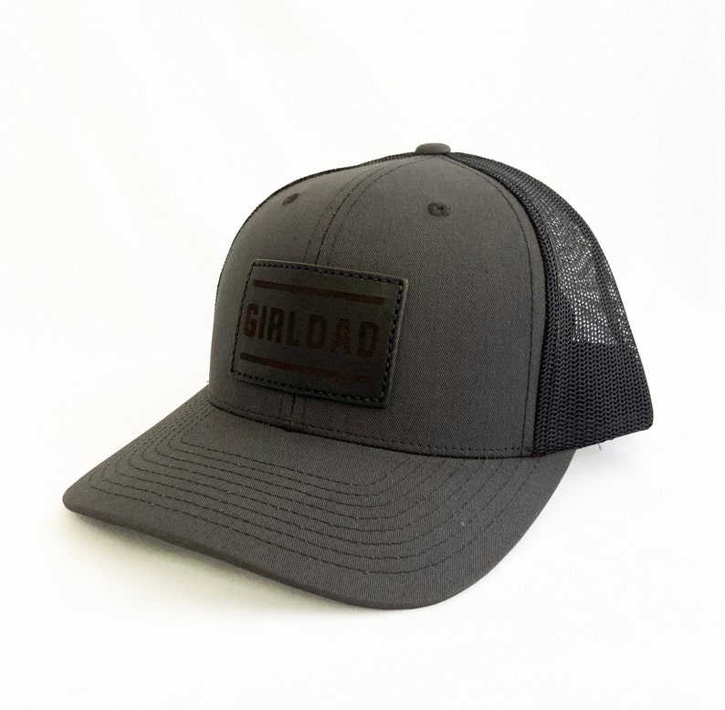 Casquette trucker anthracite et noir avec logo complet Girldad® en cuir, casquette snapback en cuir, papa fille, cadeau papa fille, papa de filles, cadeau papa image 1