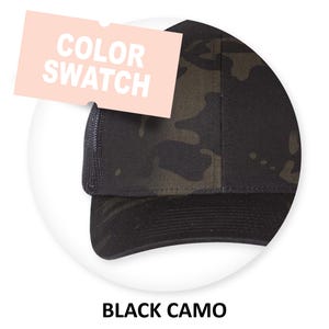 Puede incluir: Gorra de b&eacute;isbol de camuflaje negro con parte trasera de malla.