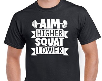 Mens Gym T Shirt Workout Top Funny Gym T-Shirt Unisex Gym TShirt Weightlifting Shirt Fitness T-Shirt Aim Higher Squat Lower