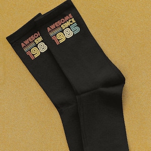 Chaussettes géniales depuis 1985, cadeau amusant pour 40e anniversaire, cadeau d'anniversaire pour 40 ans, chaussettes rétro de 1985, chaussettes d'anniversaire Milestone