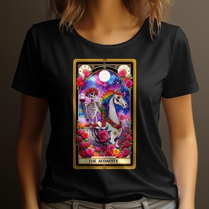 T-shirt de carte de tarot squelette licorne, t-shirt d'art floral fantastique magique, chemise graphique pour femmes colorées vibrantes