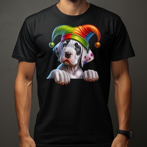 Schattige Great Dane Dog Pup in Jester Hat T-shirt, kleurrijk puppy grafisch t-shirt, leuk dierenliefhebber cadeau, unisex
