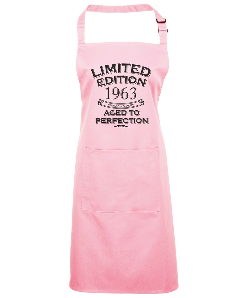 Baking Apron 61st Birthday Apron Funny Gifts For Dad Cooking 61 Years 1963 Aged To Perfection Polyester & Cotton ピンク