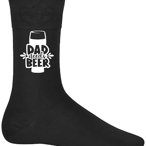 Cadeaux fête des pères Chaussettes fantaisie pour hommes Chaussures pour hommes Cadeaux d'anniversaire pour papa a besoin de bière