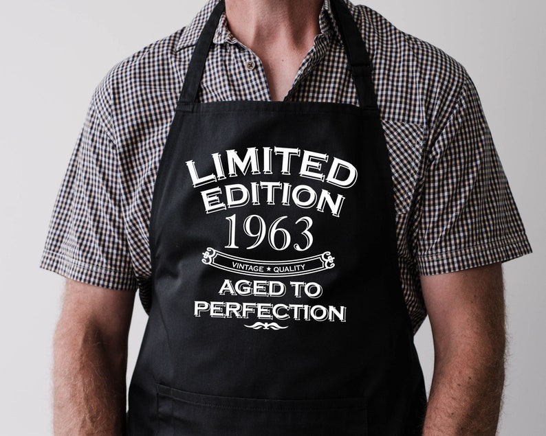 Baking Apron 61st Birthday Apron Funny Gifts For Dad Cooking 61 Years 1963 Aged To Perfection Polyester & Cotton ブラック