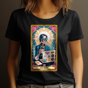 T-shirt grafica The Boss Skeleton Tarot Card, arte del teschio in stile vintage, maglietta da donna alla moda Hipster
