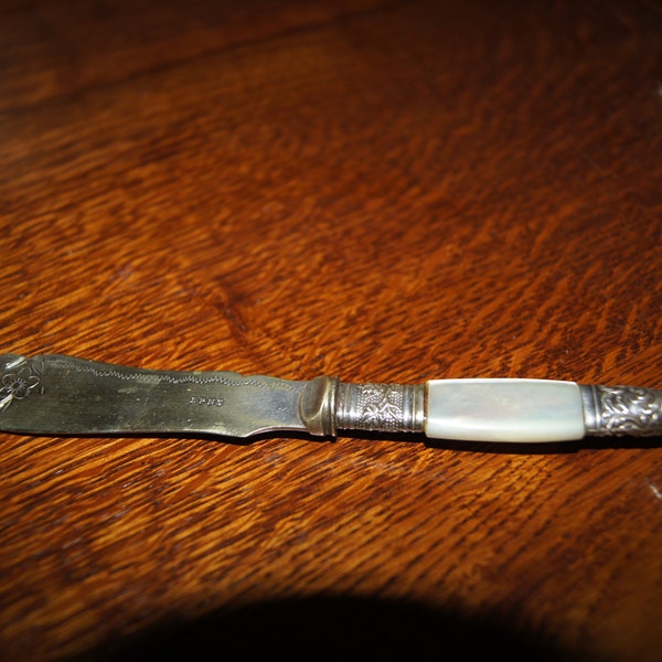 Pretty English Art Nouveau Mother-of-Pearl and Plated-Silver Butter Knife c. 1900