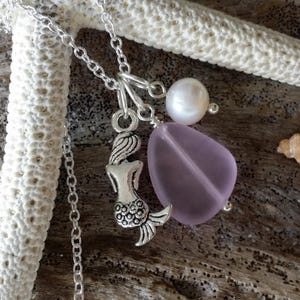 Handmade in Hawaii, Pink sea glass necklace,Sea mermaid charm, Fresh water  pearl,     gift box,Mother&#39;s day gift .
