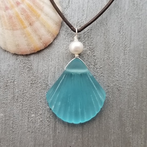 Collar unisex de cordón de cuero hecho a mano en Hawái, joyería de vidrio marino azul, collar de conchas marinas, perla natural, joyería de playa
