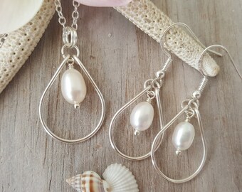 Hawaiian Jewelry Set For Women, Wire Loop Natural Rice Pearl Necklace Pearl Earrings Set Unique Beach Jewelry Birthday Gift(June Birthstone)