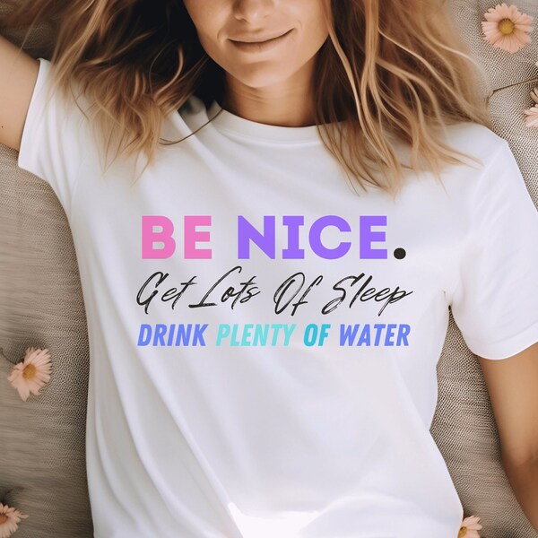 Sei nett. Holen Sie sich viel Schlaf. Trink viel Wasser T-Shirt - Frauen Essential T-Shirt, ästhetisch inspirierte Zitate Typo Shirt, Tshirt Geschenk für sie