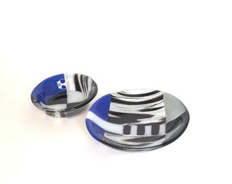 Bauhaus-set van gesmolten glazen kom en schaal – Deep Current | Geometrisch ontwerp, handgemaakt kunstglas cadeau