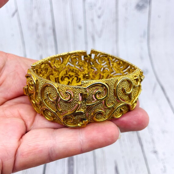 Vintage Gold Tone Embossed Link Bracelet | Unmarked Ornate Costume Jewellery