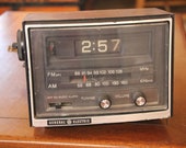 1970 39 s Vintage - General Electric Clock Radio - Model 7-4415B - Flip Turn Clock - Walnut Grain Finish - Works - Good Condition