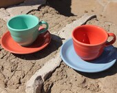 Vintage - Homer Laughlin FIESTA FIESTAWARE - 2 Cups and 2 Saucers - Persimmon , Sea Mist, Periwinkle - VG Condition