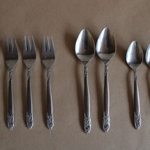 1970&#39;s Vintage  NATIONAL Stainless  Stainless Steel Flatware  GRACEFUL  8 Pieces in Good to Very Good Condition