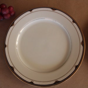 1991 - 2002 Vintage - Mikasa - GOLDEN Shell - Dinner Plate - Very Good Condition