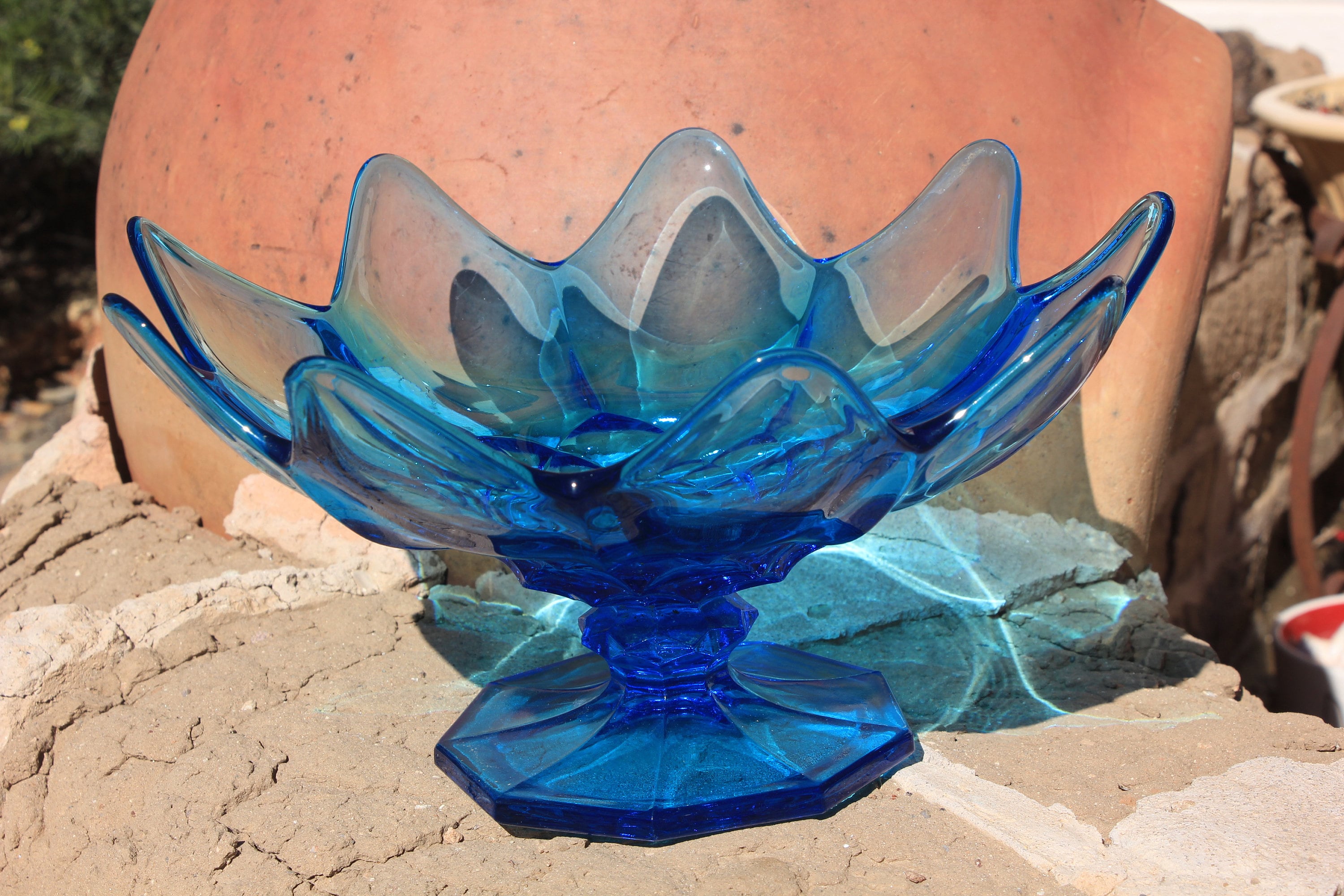 1960's to 1970's Vintage L. E. Smith DOMINION Aqua Blue Lotus or