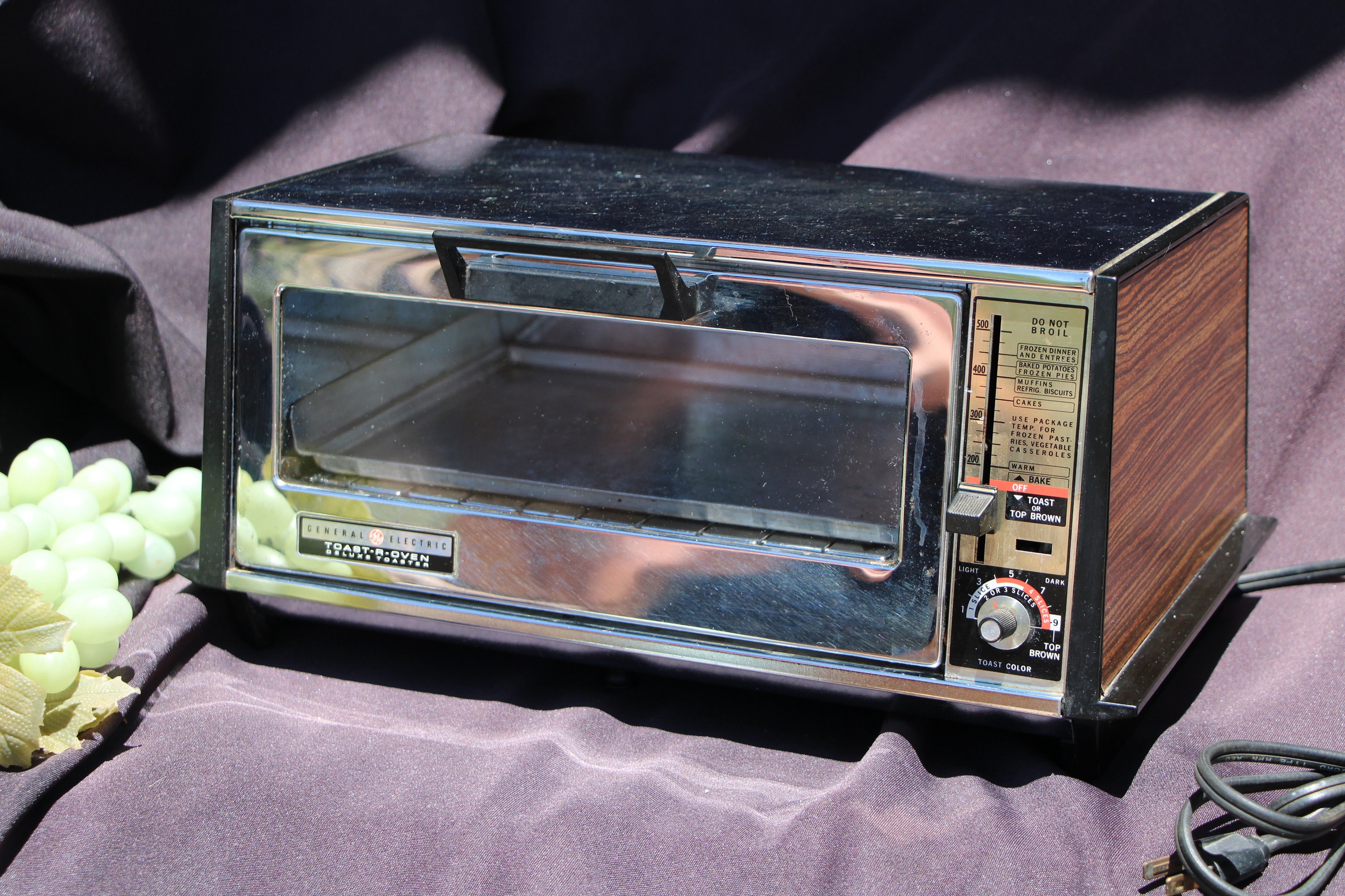 1976 Vintage - General Electric - Deluxe Toaster Oven with Broiler  TOAST  N BROIL  - Chrome - Retro - Works - Very Good Condition