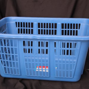 1996 Vintage - Rubbermaid - BLUE LAUNDRY BASKET - 22 x 16 x 11" w/ Original label - Very Good Condition