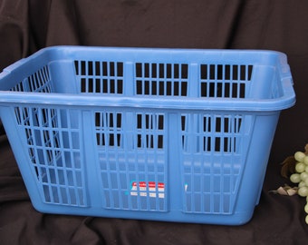 1996 Vintage - Rubbermaid - BLUE LAUNDRY BASKET - 22 x 16 x 11" w/ Original label - Very Good Condition