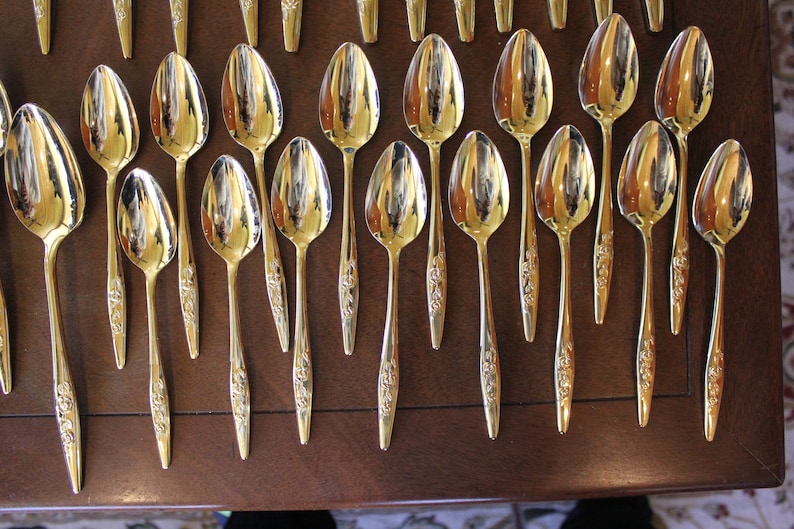 Full Set Excellent Condition Towle SCC Gold Electoplated Stainless Flatware Two Roses TWS215 1970/'s Vintage 1960/'s 49 Pieces