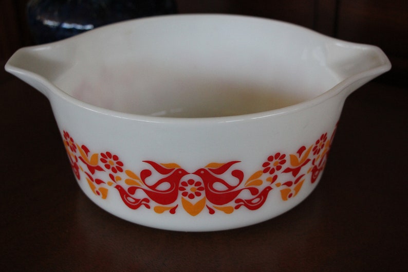 - 475-2.5 Quart Cinderella Casserole 1971-1974 Pyrex FRIENDSHIP Excellent Condition Penn Dutch No Lid
