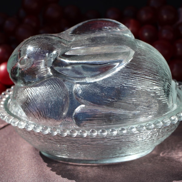Millésime 1995 - 2001 - Indiana Glass - LAPIN sur un nid - Bonbonnière avec couvercle - 4,75 x 7"