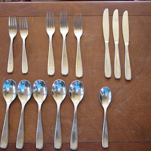 Discontinued - Hampton Silversmiths - HSV94 - Stainless Flatware - Lot of 14 Pieces - Good Condition