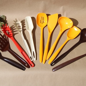1960&#39;s to 1980&#39;s Vintage  Melamine or Hard Plastic or Nylon  Assorted Spoons by Ekco or Foley etc SOLD INDIVIDUALLY in Very Good Condition