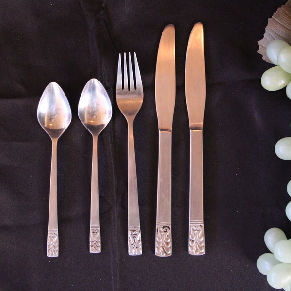 1960's Vintage - Carlyle Silver - CAMEO - Stainless Flatware - Lot of 5 Pieces - Fair to Good Condition