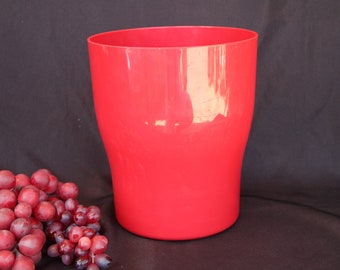 Early 2000's Vintage - GEM PLASTICS - Red Plastic Waste Basket / Trash Can - 10 x 8.5 inches - Good to Very Good Condition