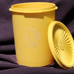 Vintage Tupperware Daffodil Yellow Mini Servalier Canisters- Set of 2 –  Rumpus Room Retro