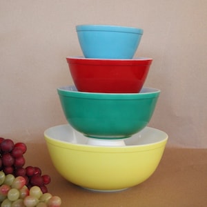 1950&#39;s Vintage - Pyrex Primary - Full Set - 404 Yellow, 403 Green, 402 Red, 401 Blue - Shiny - Good Condition