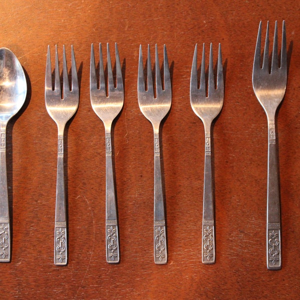 1960's Vintage - CUSTOMCRAFT - Stainless Steel Flatware - CUS3 - Lot of 6 Pieces - Good Condition