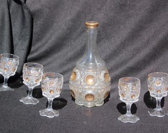 1909 Vintage - United States Glass Company - BULL'S EYE & DAISY - Decanter + 5 Wine Glasses