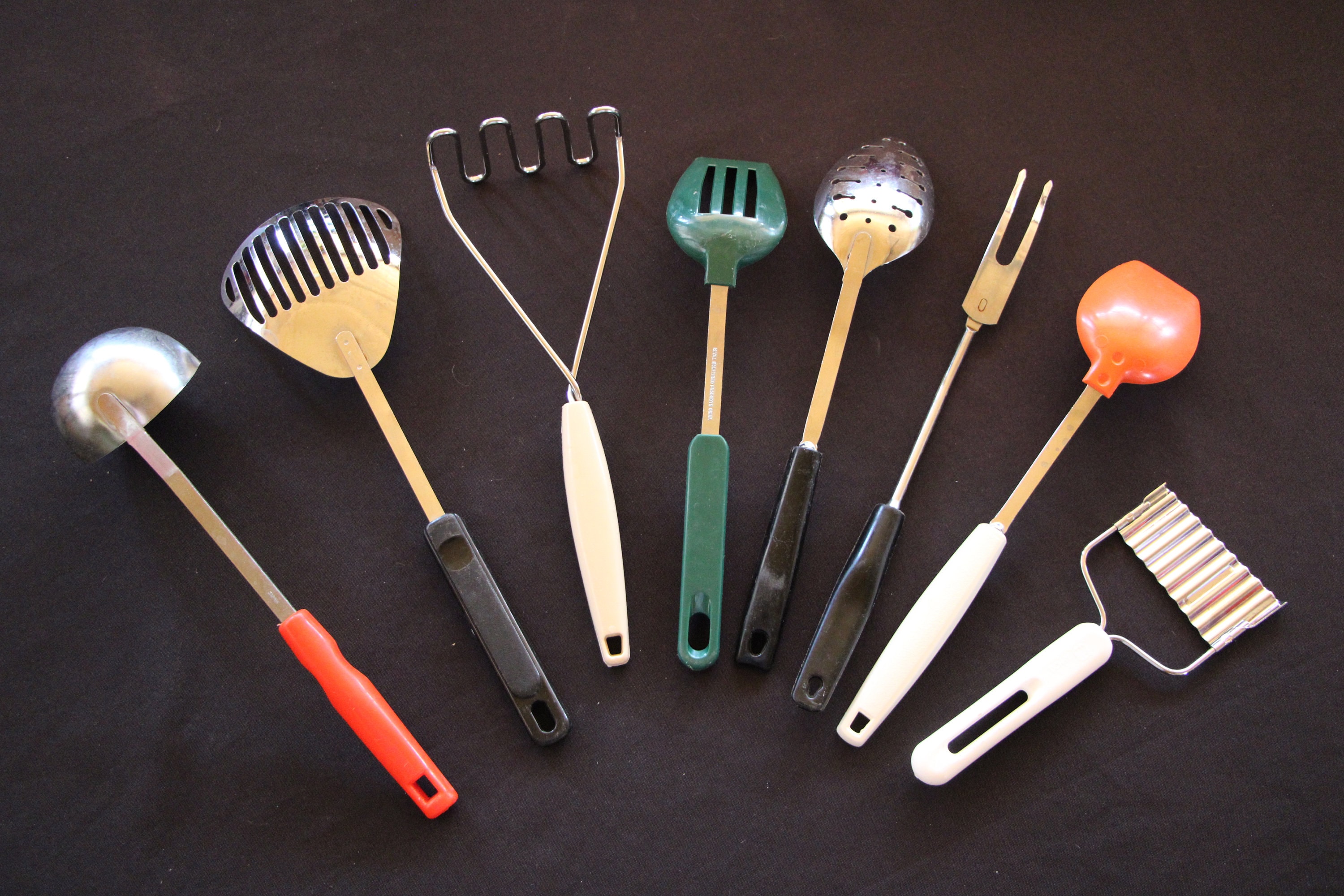 1960's to 1970's Vintage Kitchen Utensils Plastic Handles Ekco Chief  Androck Ladles Spoons Spatulas in Good to VG Cond. 